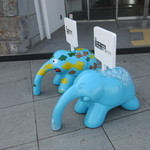 조우노 하나 카페 - お店の前の象さん