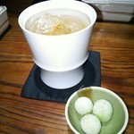 和酒BAR 煙草屋 - 鳳凰美田梅酒＆お通しの冷凍マスカット