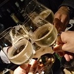 居酒屋ダイニング サクラマチ - 白ワインで乾杯