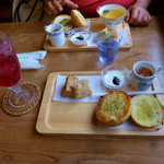 はあぶ工房 トゥギャザー - ルビーレッドハーブティーとモーニングセット