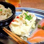 ボタン - とある日の ワンドリンクとおつまみ3種の盛合わせの800円のセットのおつまみ。