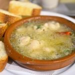 ボタン - “ホソのアヒージョ”（パン付き） 650円。