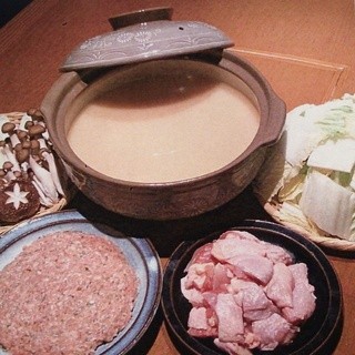 冬の絶品鍋！当店自慢の鳥鍋コースもおすすめです。