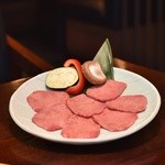 松阪苑 - 霜降り特上タン塩