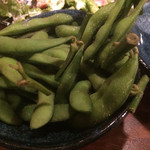 あぶりだいにんぐ 炎家 - 枝豆、大ぶりで量が多い、ちょっと茹ですぎ？