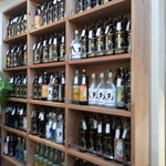 一福 - 常連さんのキープ酒…結構あります。人気のお店です。ﾍU^ｪ^U ｵﾃ!