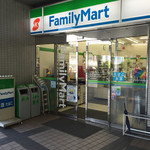 FamilyMart Kintetsu Gakuenmae Eki Ten - 品揃えは割と充実しています。