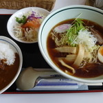 Restaurant Ishigami no Oka - 冷やしラーメンとミニブルーベリーカレーのセット（日替わりセット）