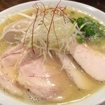 RAMEN 風見鶏 - 鶏チャーシューが４枚もIN