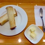 エヌズ カフェ - モーニング・無料のトースト（バター付き）♪