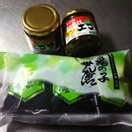 道の駅 厳美渓 美の郷 - 亀の子せんべい５枚入￥432、ぶっかけ食べるエゴマ￥511×2