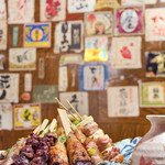 チキンジョージ - テーブル席でゆっくりと