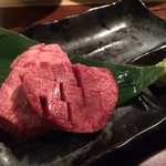 牛角 - 霜降り上タン塩(￥980)