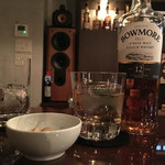 バー アサイラム - Bowmore（ボウモア）12年 800円。