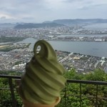 れいがん茶屋 - 高松市市街地を眺めながら～の、抹茶ソフト