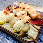 安Q - 鶏皮にんにく焼き！レアなにんにくですね～