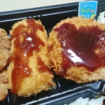 Tonkatsu Shinjuku Saboten Asakusa Rox Mae Ten - ソースを掛けて…