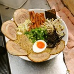 宝来軒 - 料理写真:自家製のチャーシューがいっぱいのラーメンです