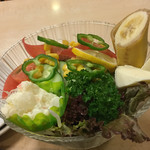 レストラン＆コーヒーソルト - 2016年8月。夜メニューのコンビネーションサラダ550円。今日はバナナとポテサラ。