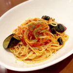タリーズコーヒー - ナスとベーコンのトマトパスタ