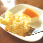 チーズケーキのチロル - ふわふわなのでスプーンでお召し上がりください