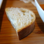 Restaurant la Raison - ト－ストしたフランスパン（ソースを楽しめます）