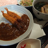 東天閣 - 料理写真:海老フライカレーと半ラーメン