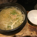 Gyukaku Kochi Oza Ten - 石鍋ごまねぎ塩ラーメン690円
                      昔のサッポロ一番塩ラーメンみたいでウマし！