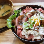 肉酒場 ちび九炉 - ローストビーフ丼・メガモンスター