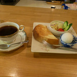 ポンポンマム - 料理写真:ブレンドコーヒーとモーニングサービス