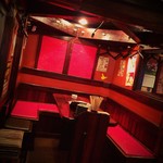 全力で楽しむ居酒屋！兜 - 昭和の香りが漂うレトロな１階