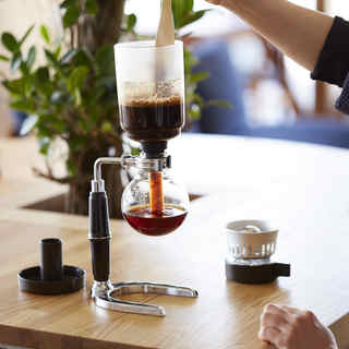 "Clear Flavor Without Off-Tastes with Siphon Coffee Starting at 450 Yen"