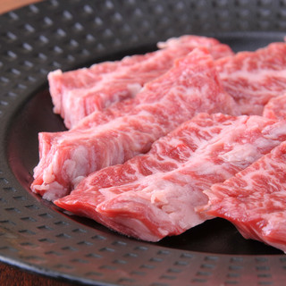 肉は産地直送の飛騨牛、炭にもこだわり姥目樫の備長炭を使用！