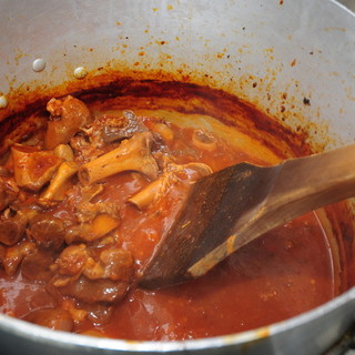 오랜 시간 끓여 만든 자랑스러운 데미글라스