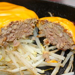 マロニエ亭 - 手ごねハンバーグ200g720円チーズ乗せ+110円