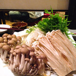 肉 穂高 - 鍋に入る沢山の野菜