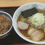 前沢サービスエリア（下り線）スナックコーナー - ラーメン ミニ牛すき丼セット 780円