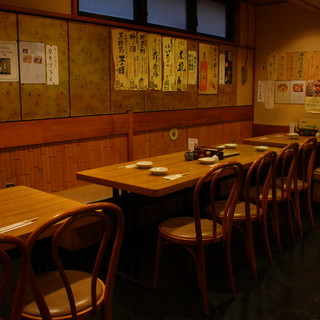 銀座に佇む大衆そば屋は、昔ながらの落ち着いた空間◎