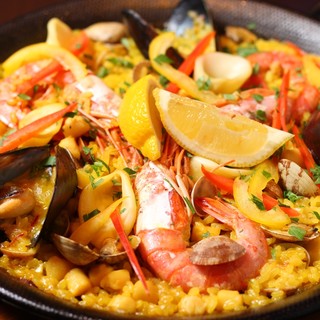 彩りも美しく、こだわりの詰まったお料理