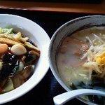 秀味軒 - 110420群馬　秀味軒　とんこつラーメン＆中華丼