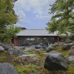 GORA BREWERY & GRILL - カウンター席から望む石庭は必見！