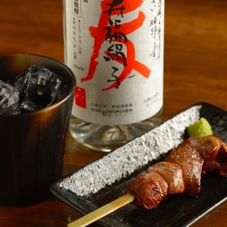 자랑하는 흰 간과 창작 닭꼬치