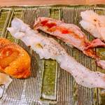 横浜 肉寿司 - 炙り肉寿司盛り合わせ1100円（和牛トロカルビ・エンガワ・上稲荷・イベリコ豚）