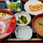 陣 - 日替りランチ 生ちらし丼＆小うどん