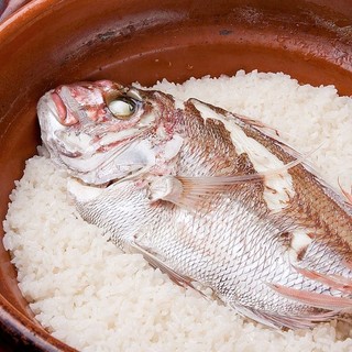 鯛・米・出汁・土鍋にまでこだわり抜いた自慢の逸品「鯛めし」