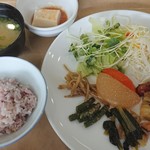 青磁 - ほぼ野菜にしました。パンもあります！