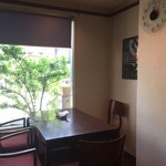 アミーコ アミーカ - お店の中は落ち着いていていい感じです。