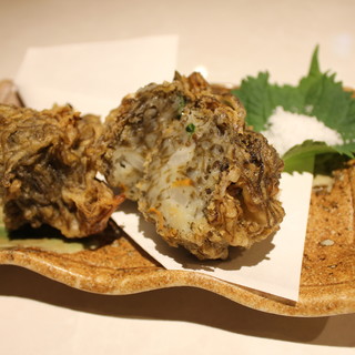 沖縄から直送で仕入れた食材と料理人の腕が光る沖縄郷土料理