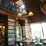 Manga Kan Villa Numakunai Honten - 店内奥から