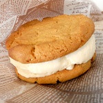 バール 十扉場 - PBクッキーアイスクリームサンド